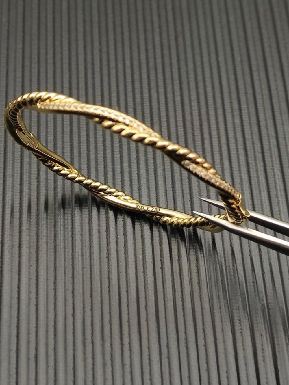 ◽️David Yurman◽️ 4.4mm Gold “Infinity” Interlaced Bracelet - Picture 7 of 7